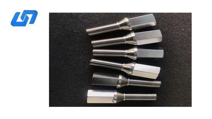 Βίδα πλήμνης αυτοκινήτου τιτανίου